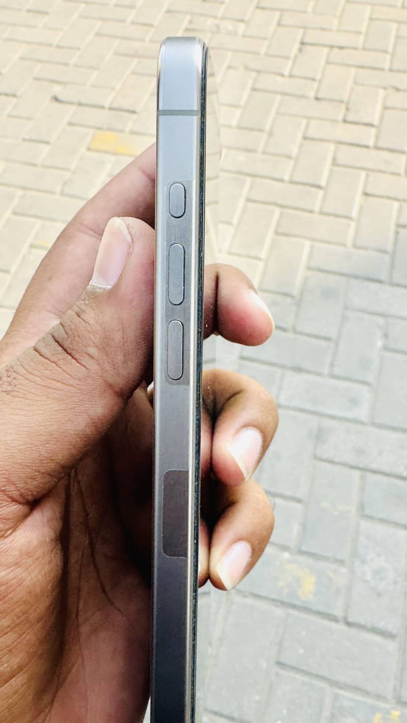 Apple iPhone 15 Pro Max 1