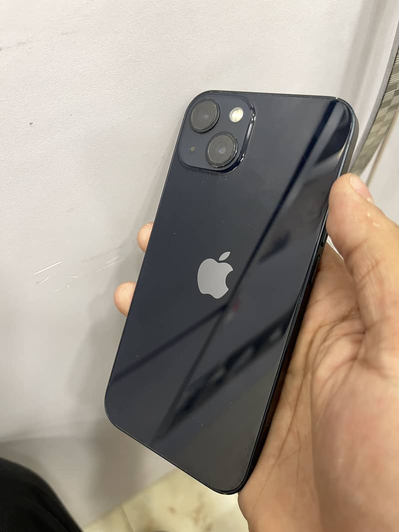 Apple iPhone 13 5