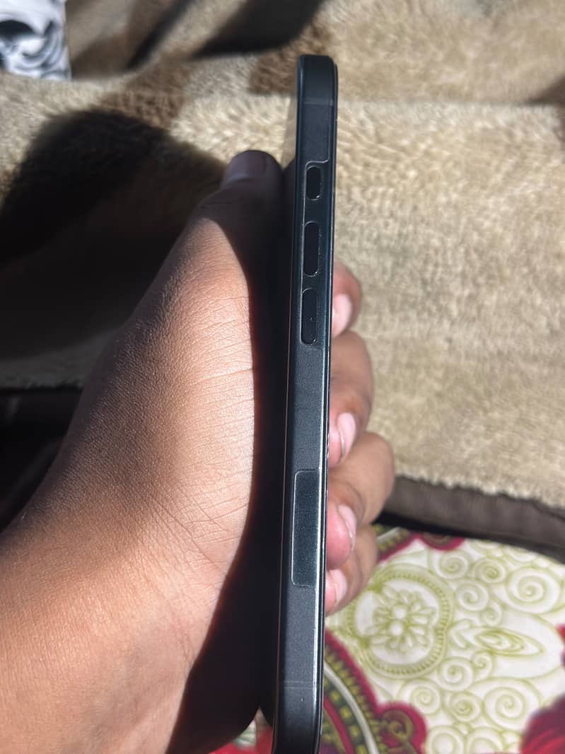 Apple iPhone 16 1