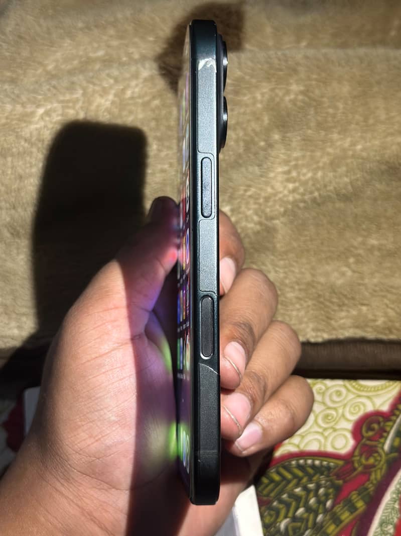 Apple iPhone 16 5