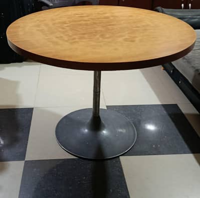 Round Dinning Table with Metal base