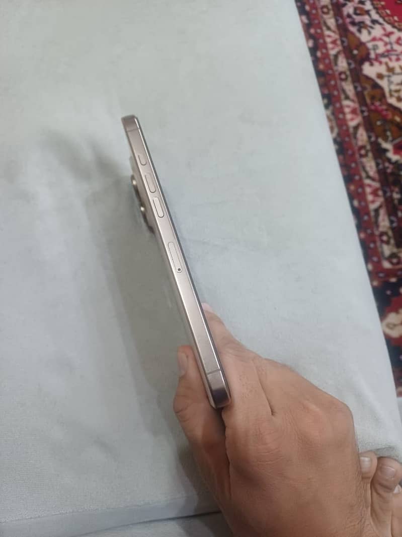 Apple iPhone 16 Pro Max 0