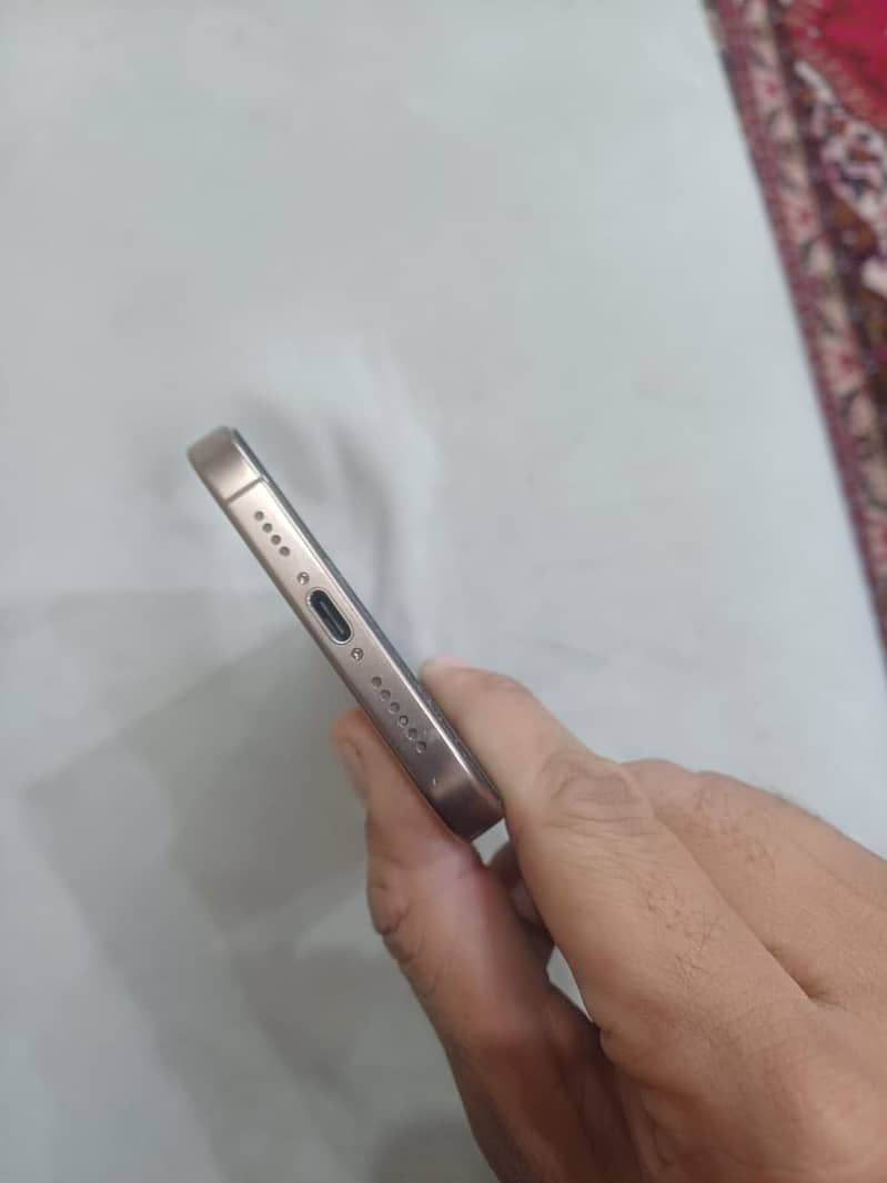 Apple iPhone 16 Pro Max 1