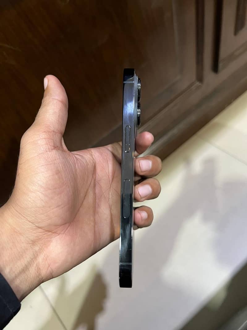 Apple iPhone 14 Pro 0