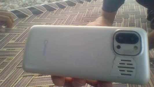 ya phone  keypad ka sat screen tuch bi hy wifi ka sat hospot bhi hy