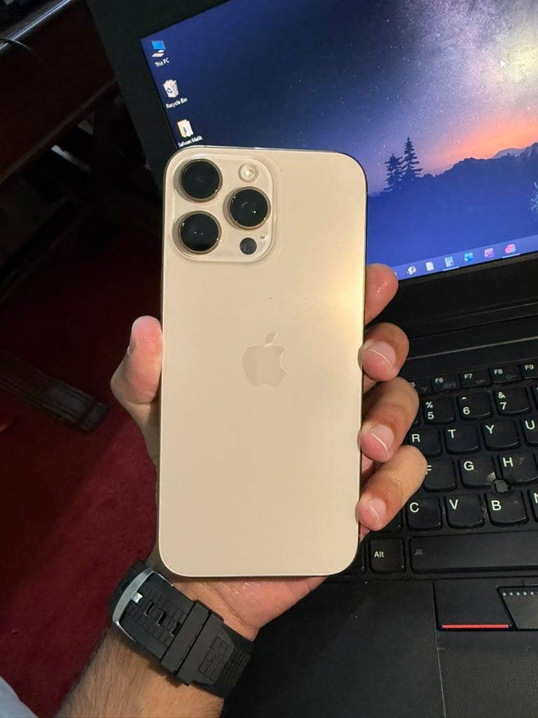 Apple iPhone 16 Pro Max 0