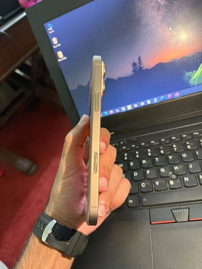Apple iPhone 16 Pro Max 4
