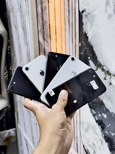 IPHONE 8 FACTORY UNLOCKED