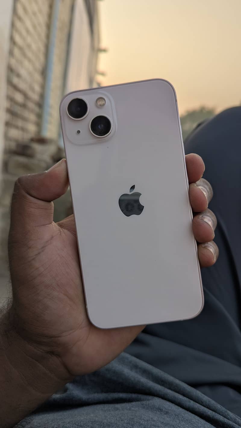 Apple iPhone 13 5