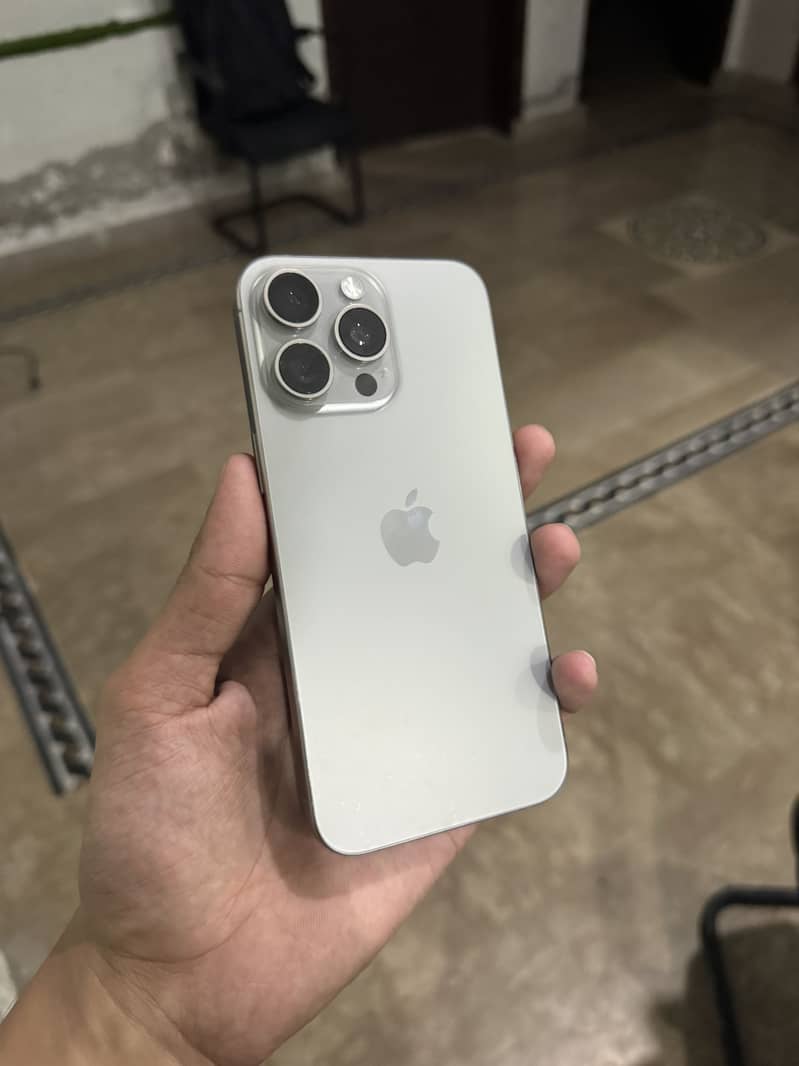 Apple iPhone 15 Pro Max 0