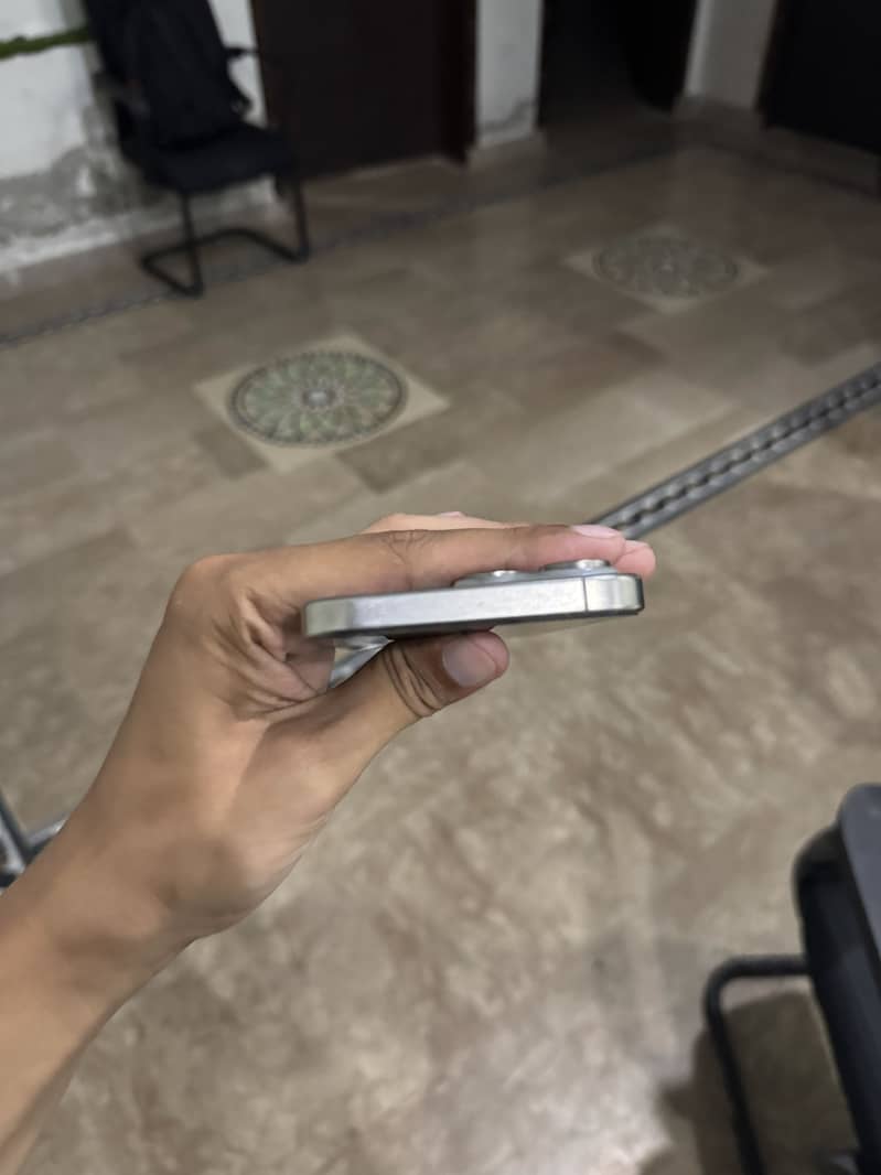 Apple iPhone 15 Pro Max 5