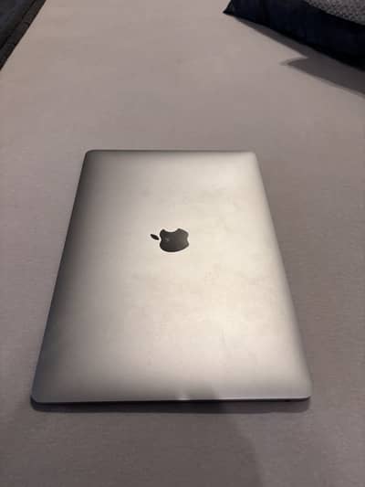 Macbook Air M1 (2020) - 324 cycle count, mint condition