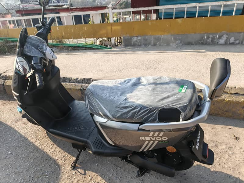 Revoo E  bike 1