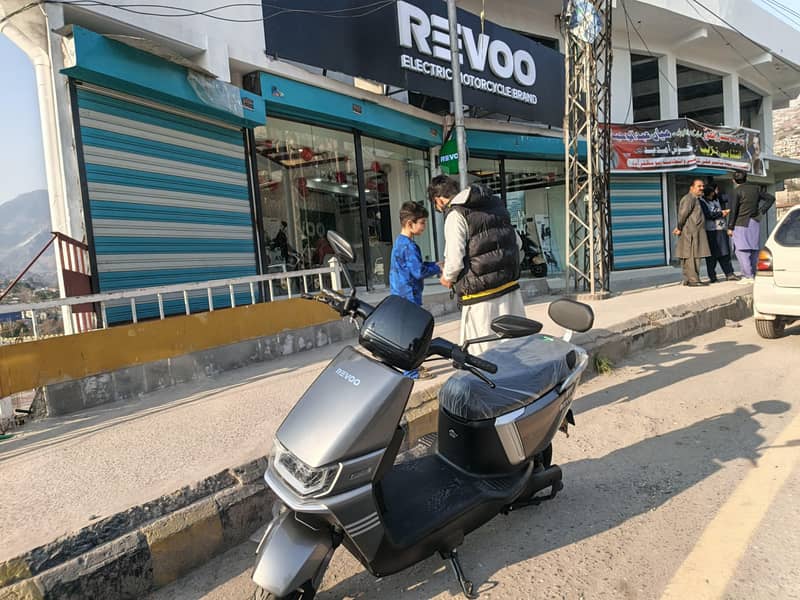 Revoo E  bike 2