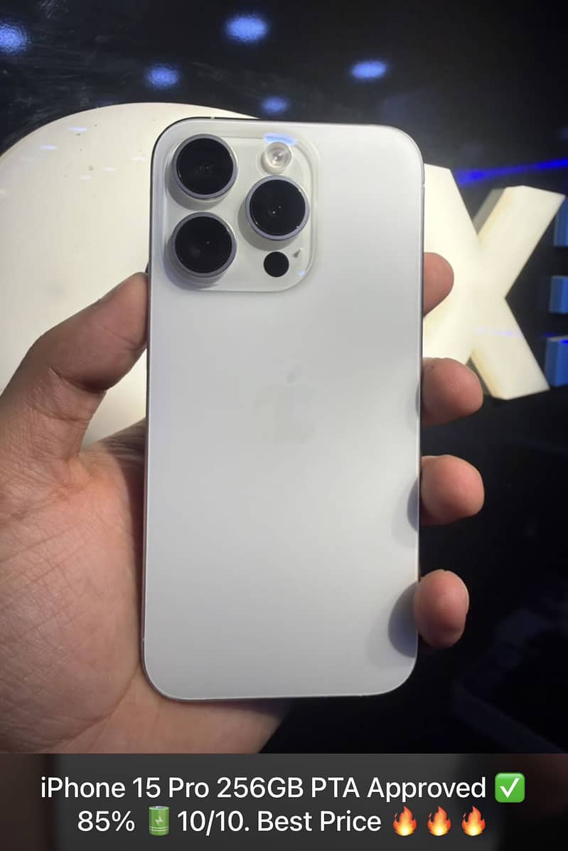 Apple iPhone 15 pro 10:10 0