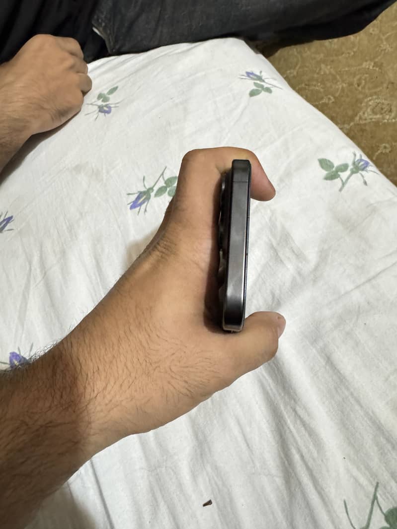 Apple iPhone 15 Pro Max 5