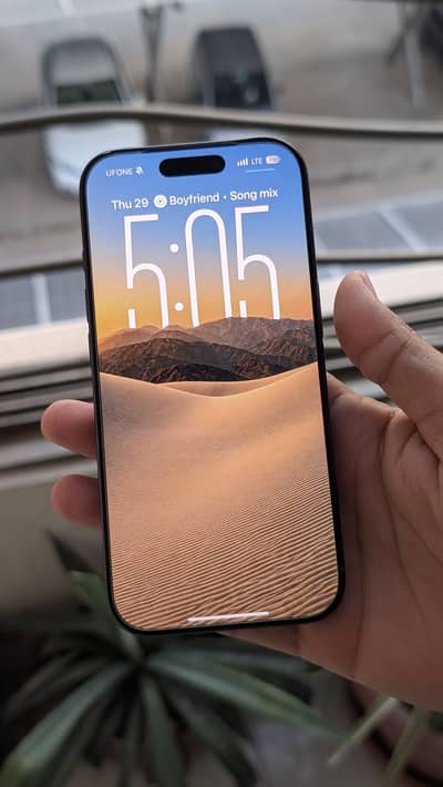 Apple iPhone 17 Pro box phone