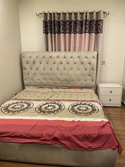 KING SIZE BED with 2 side drawers including mattress