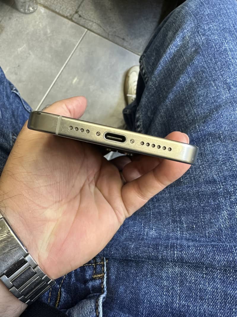 Apple iPhone 15 Pro Max 1