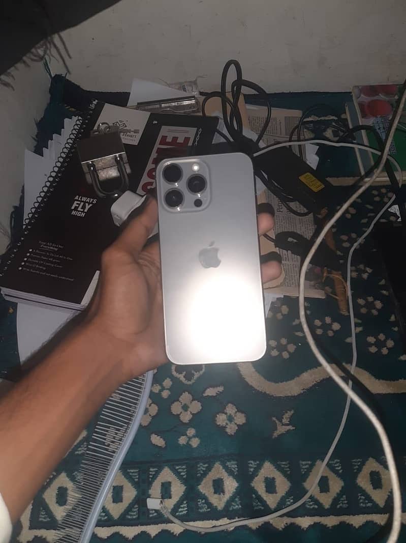iPhone 15 pro max 0