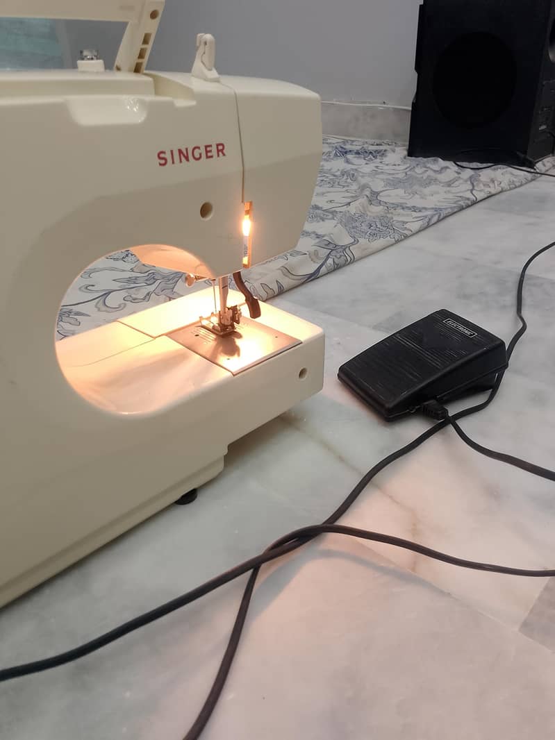 Original Imported Singer sewing machine 1