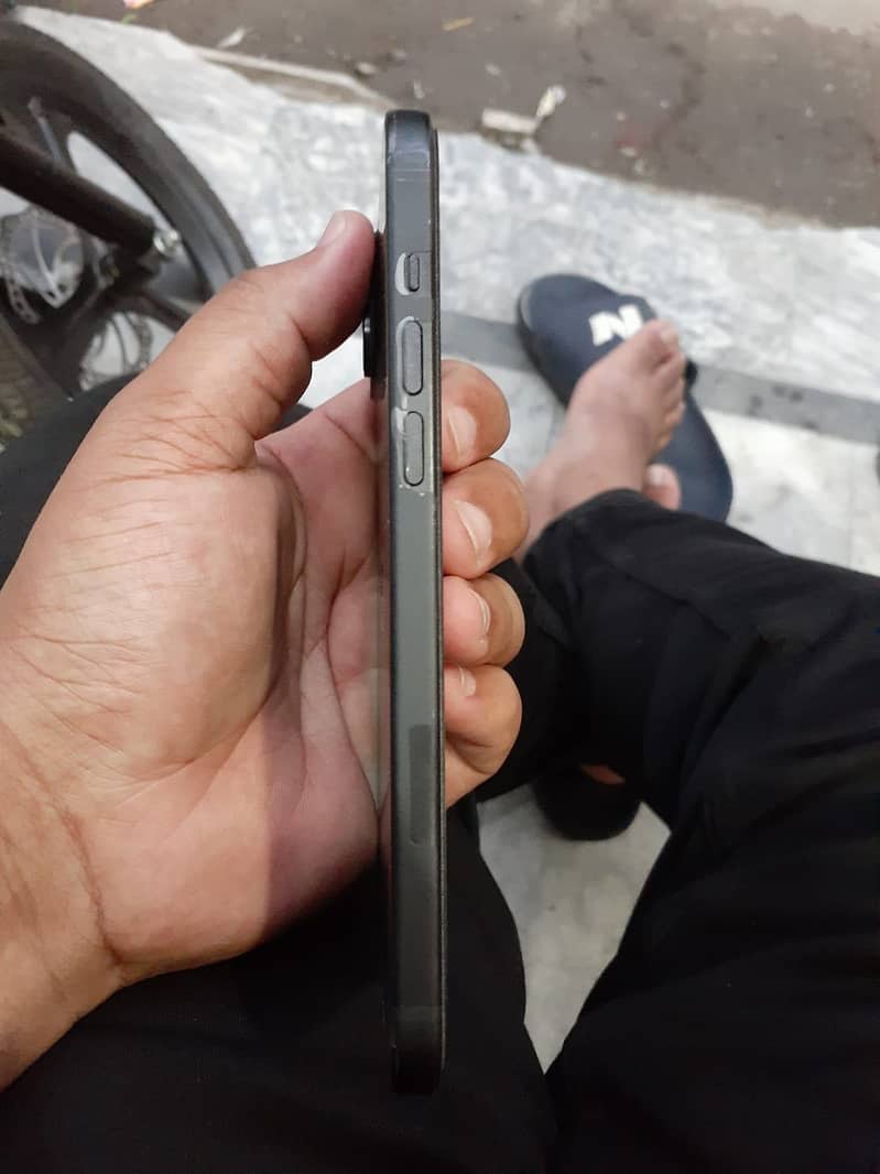 Apple iPhone 15 plus 6