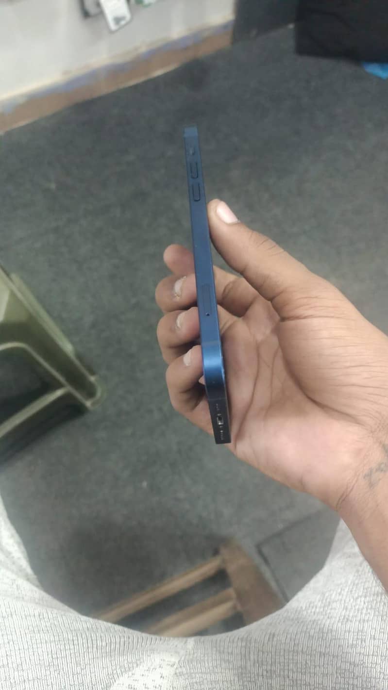 Apple iPhone 12 1
