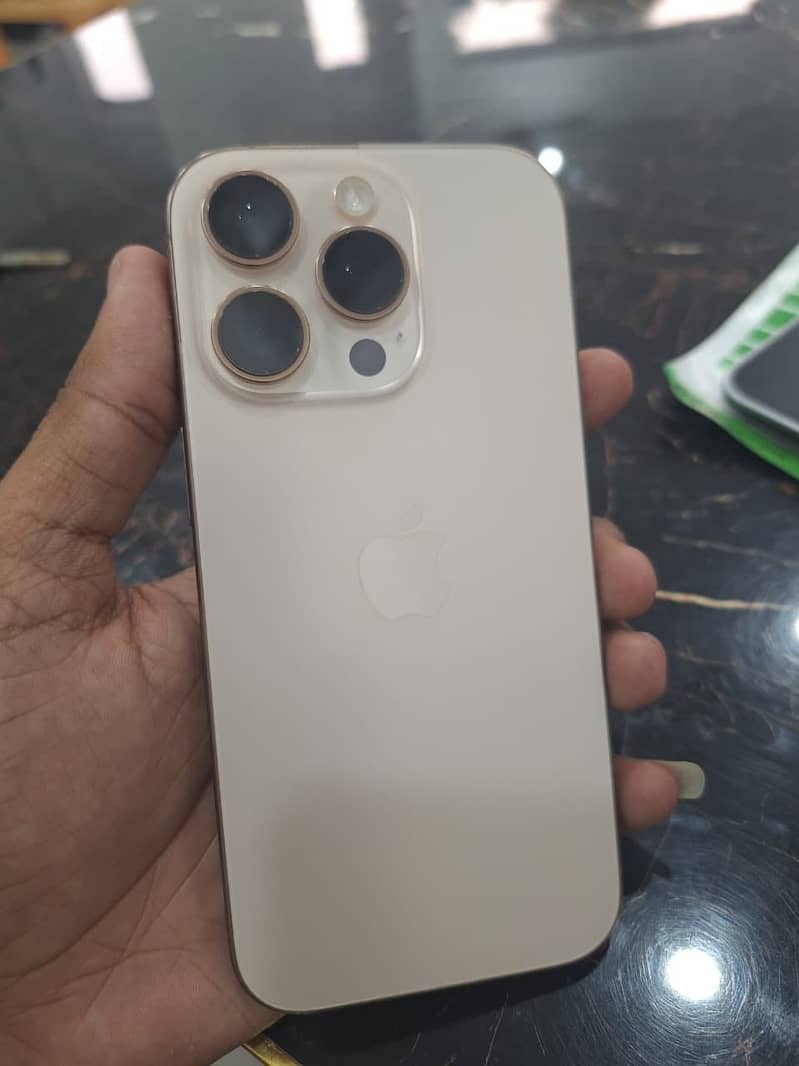 Apple iPhone 16 Pro 0