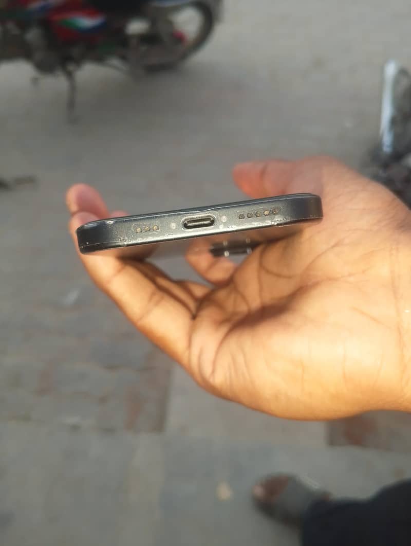 Apple iPhone 15 5