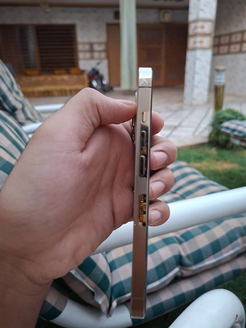 Apple iPhone 13 Pro 4