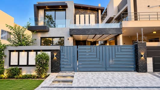 Exceptional 8 Marla House with Stylish Architecture in DHA 9 Town