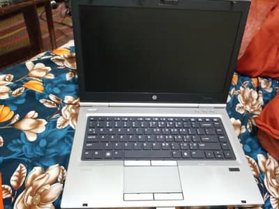Hp elitbook 8470p Cori5 3rd generation 4gb ram 250 hard drive