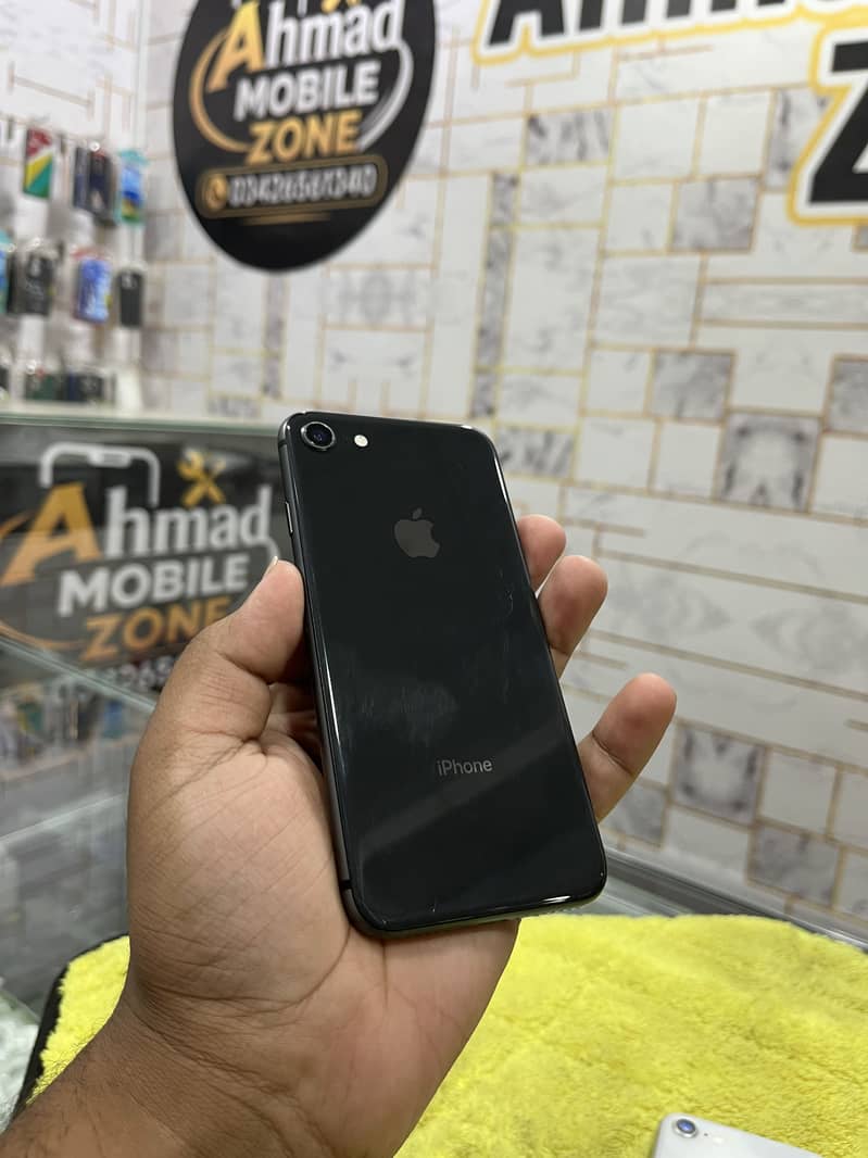 Apple iPhone 8 1