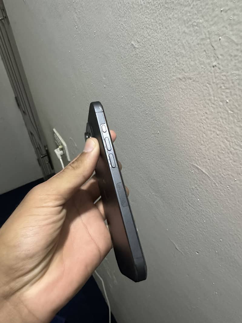Apple iPhone 15 Pro 1