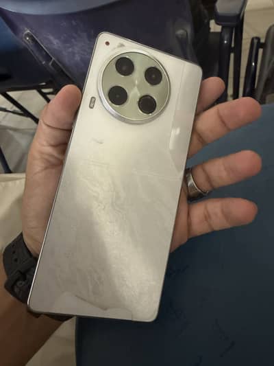Tecno CAMON 30