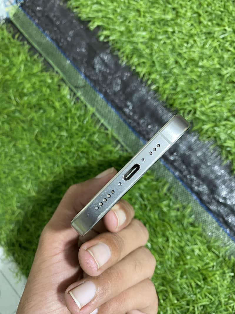Apple iPhone 15 Pro 0