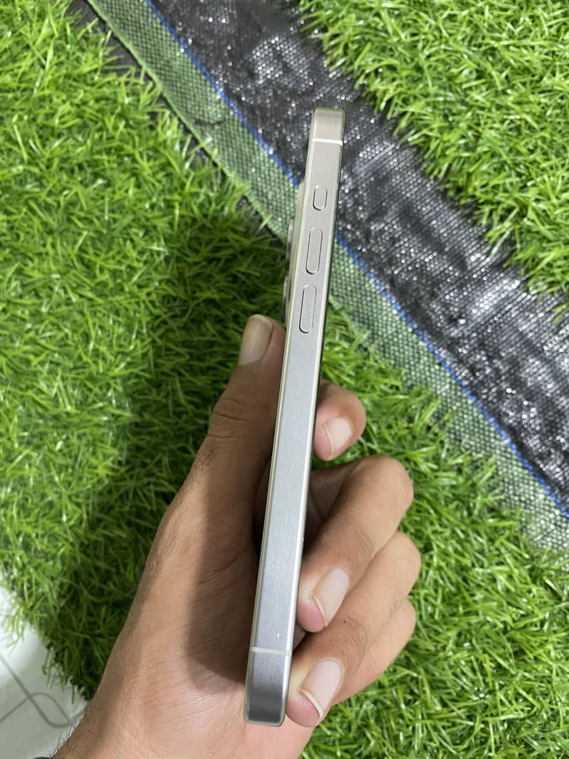 Apple iPhone 15 Pro 2