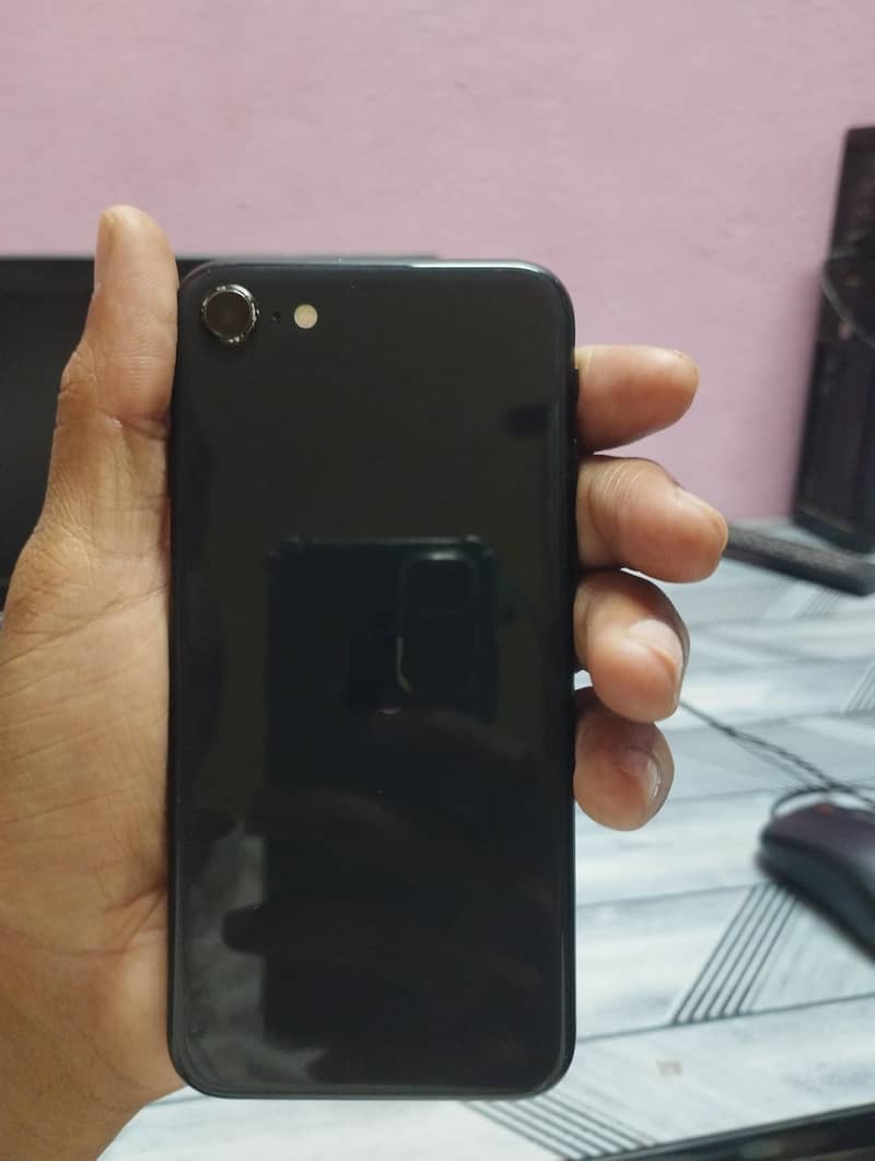Apple iPhone SE 2020 1