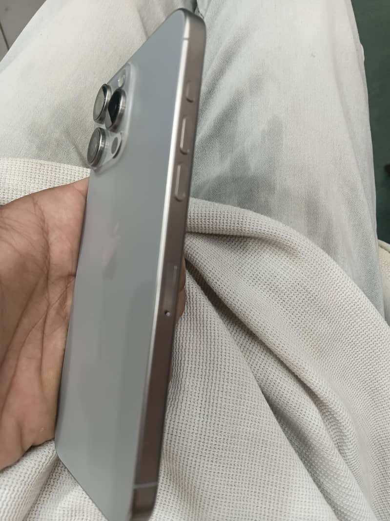 Apple iPhone 15 Pro Max 1