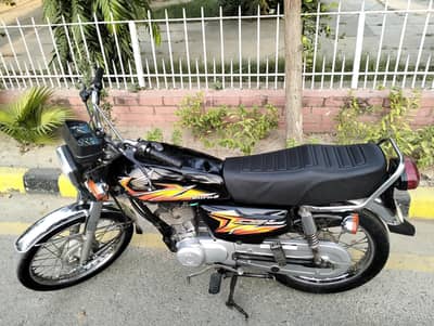 Honda CG 125. . First owner. . Engine Pack. . Total genuine. .