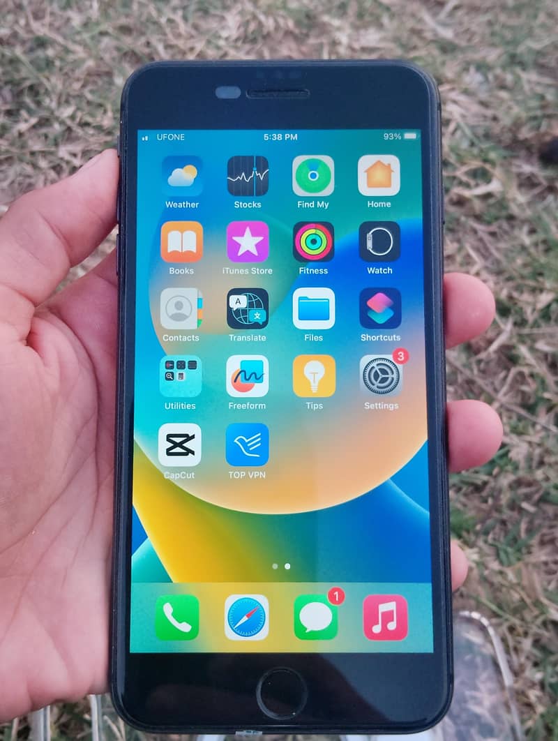 Apple iPhone 8 Plus 1
