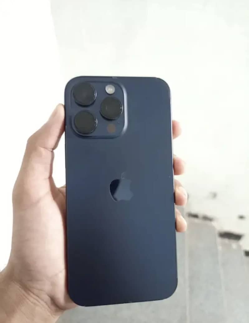 Apple iPhone 15 Pro Max 0