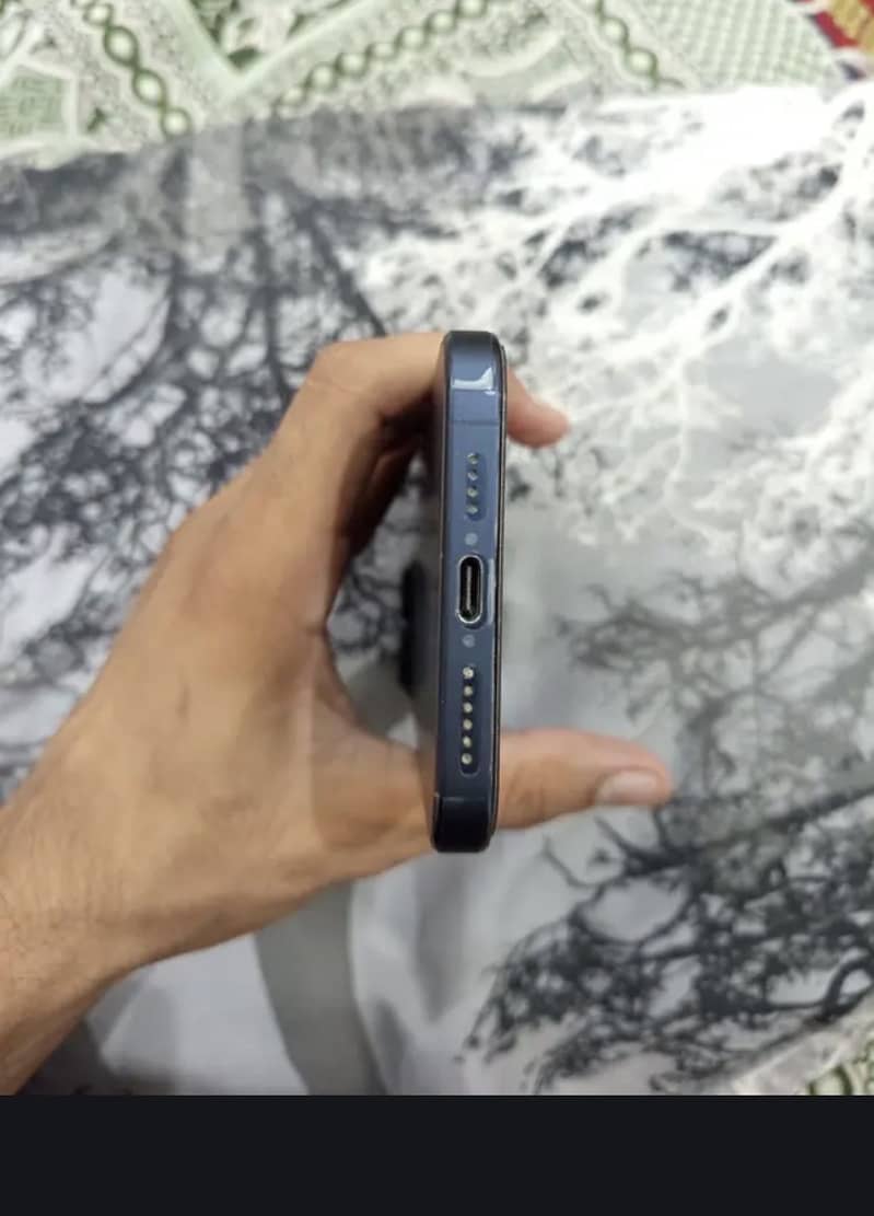 Apple iPhone 15 Pro Max 7