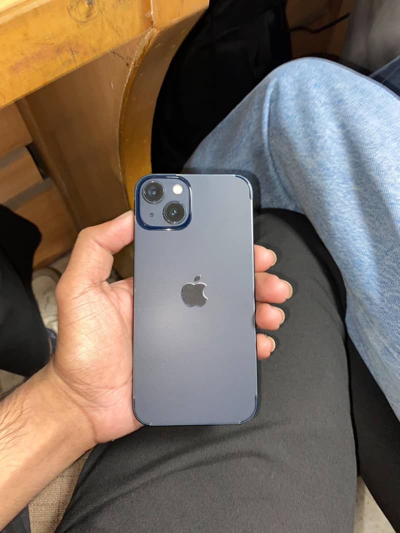 Apple iPhone 13 2