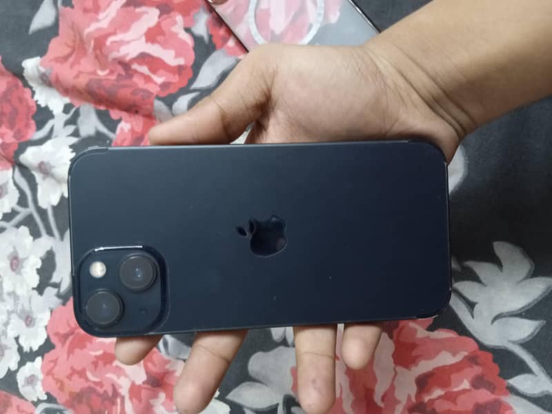 Apple iPhone 13 5