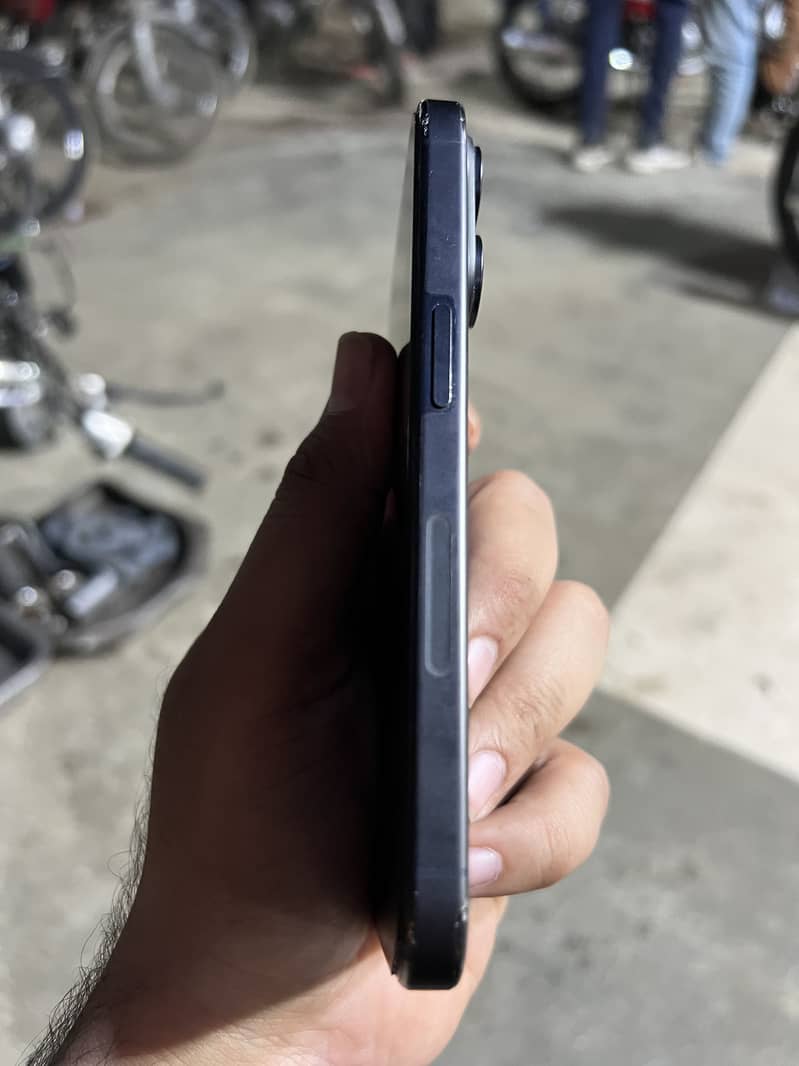 Apple iPhone 15 Pro 1
