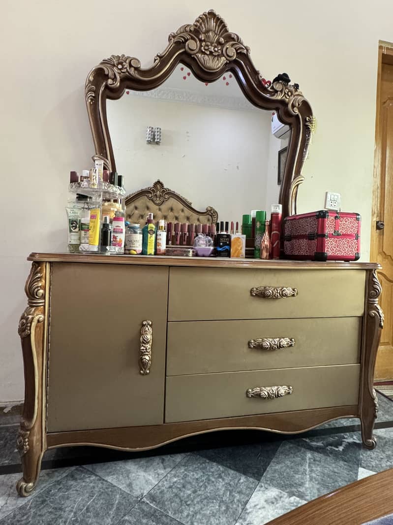 Dressing table 0