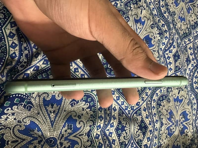 Apple iPhone 11 0