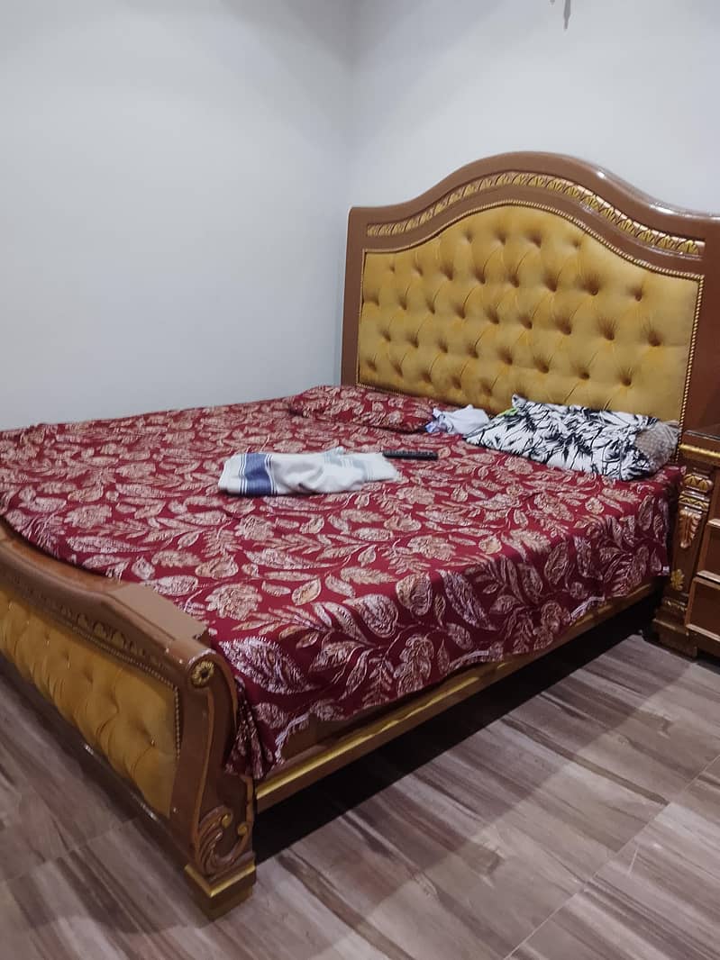 bed with 2 side table 1