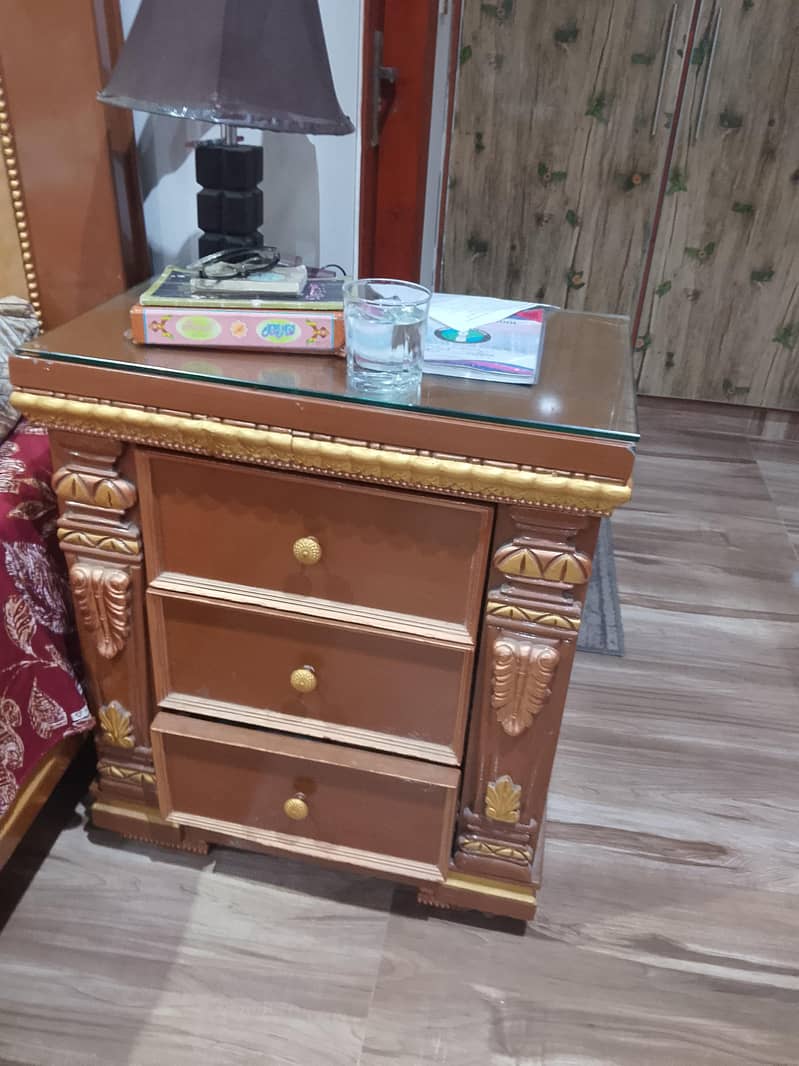 bed with 2 side table 2